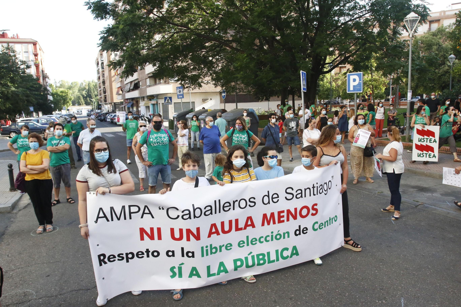 Las imágenes de la concentración contra el cierre de unidades en Córdoba