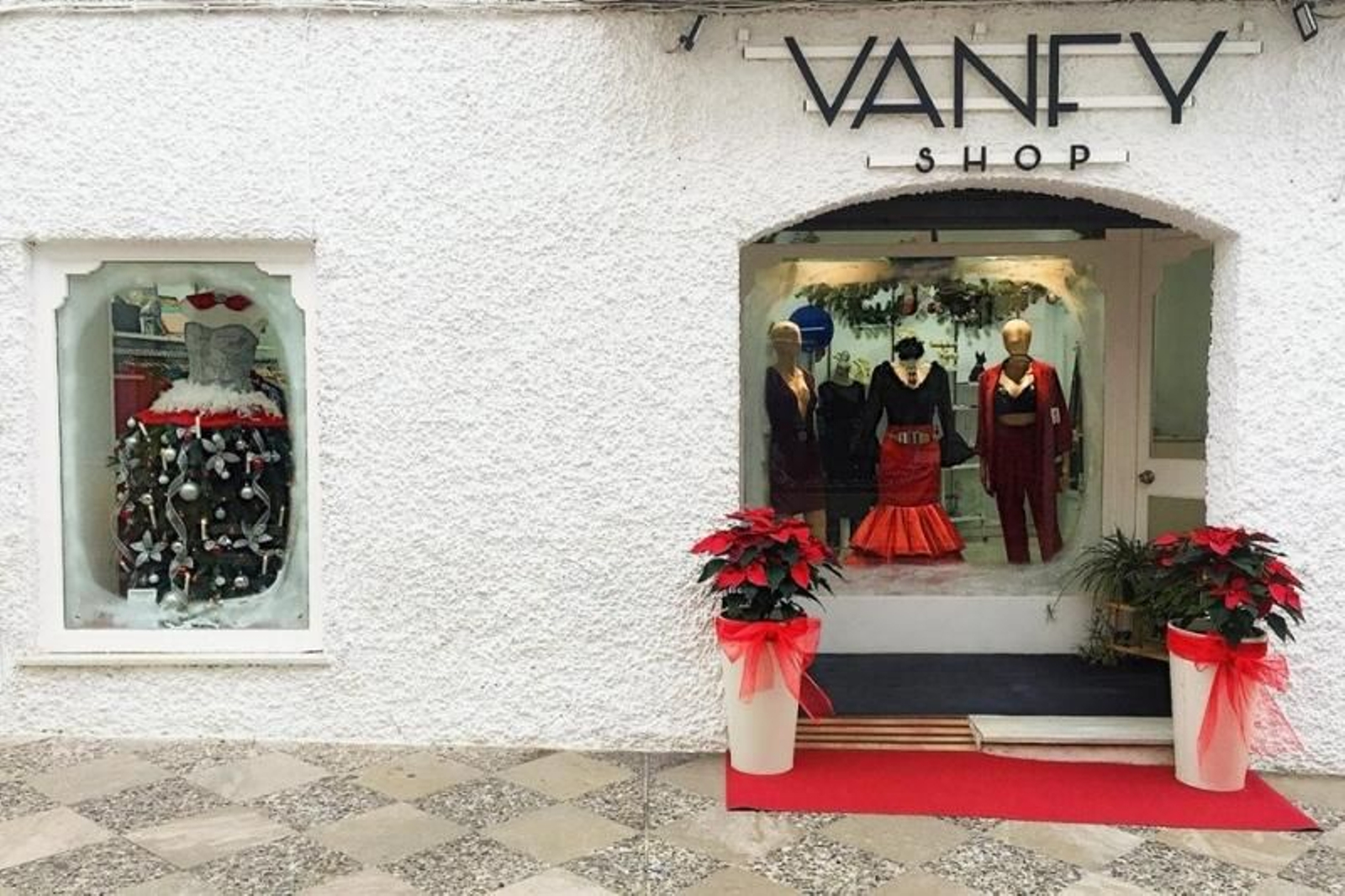 El Ayuntamiento y Aeciro promueven distintas iniciativas de apoyo al sector comercial de Rota en estas fechas festivas.