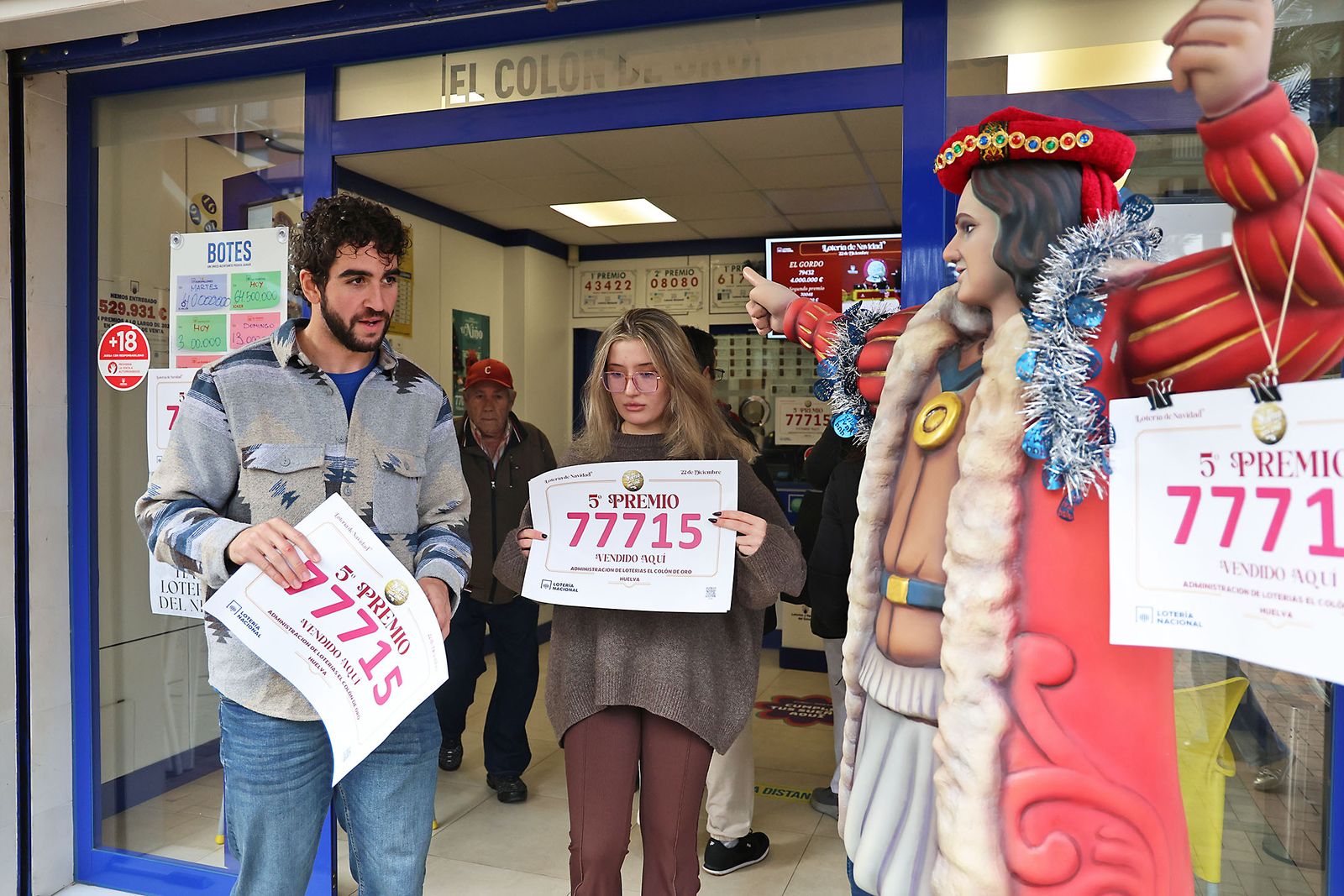 La Loteria de Navidad reparte premios en Huelva (23)