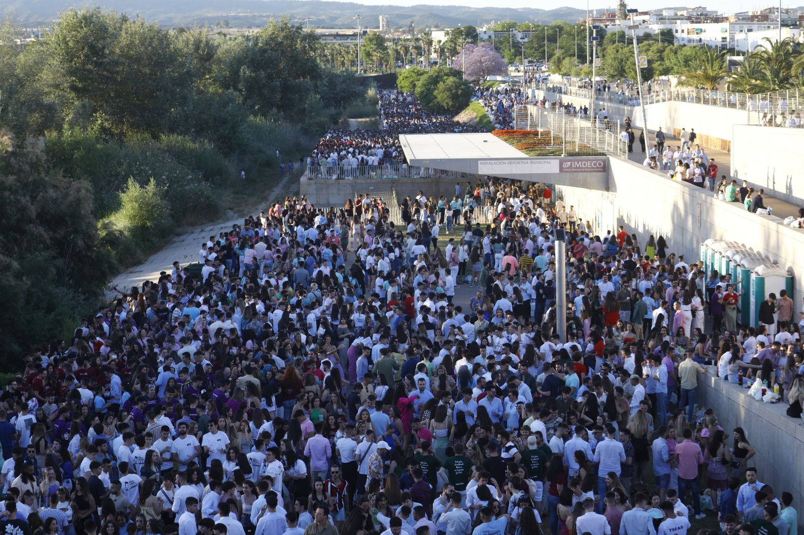 Feria de Córdoba: Las imágenes del botellón multitudinario, en imágenes