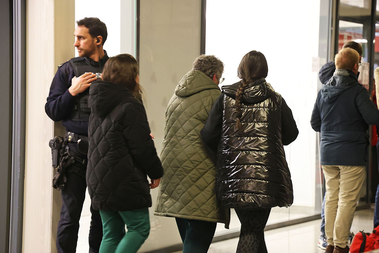 Las Fotografías del dispositivo de urgencia en la estación de Huelva para los afectados por el tren accidentado