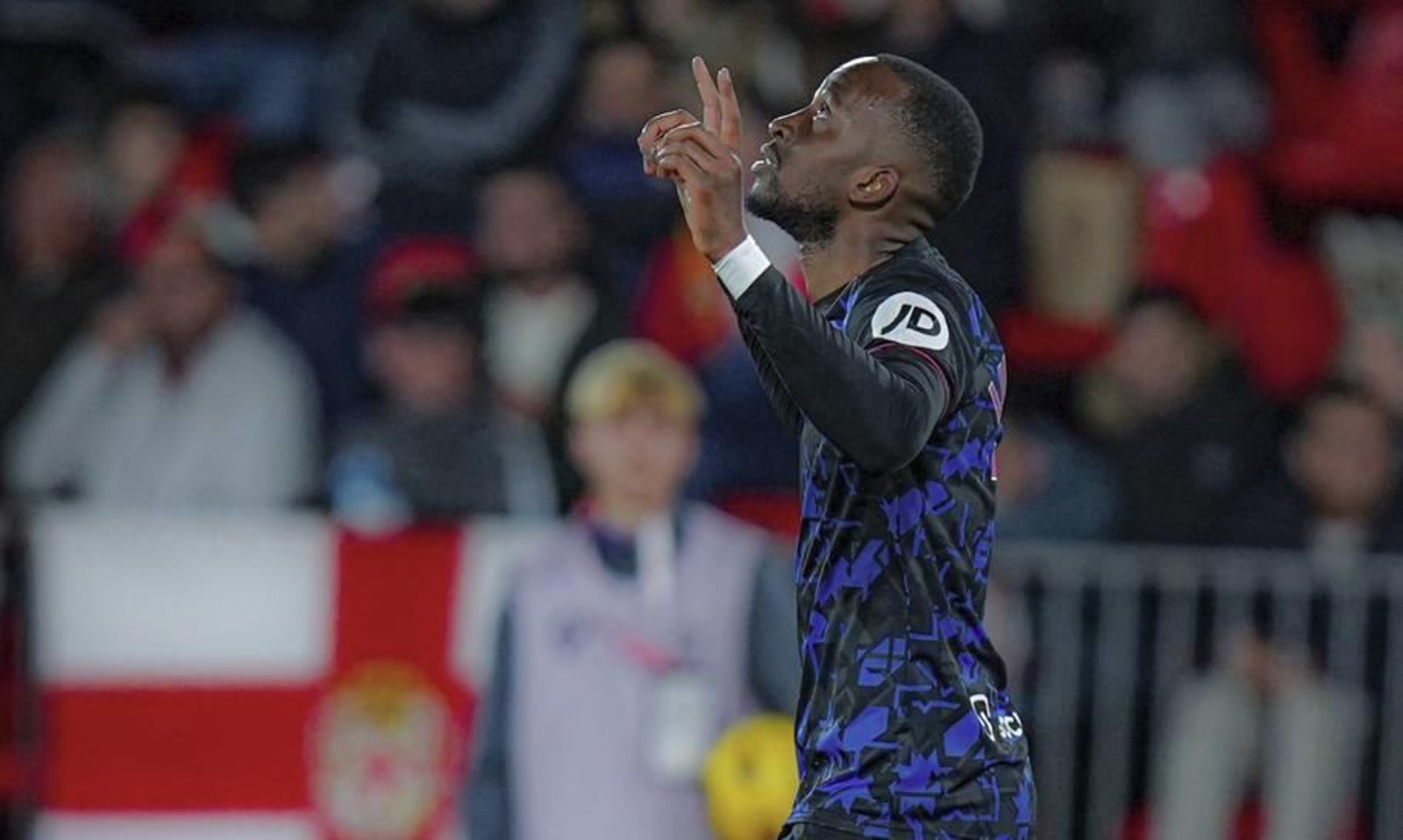 Lukébakio, tras marcar ante el Almería este lunes.