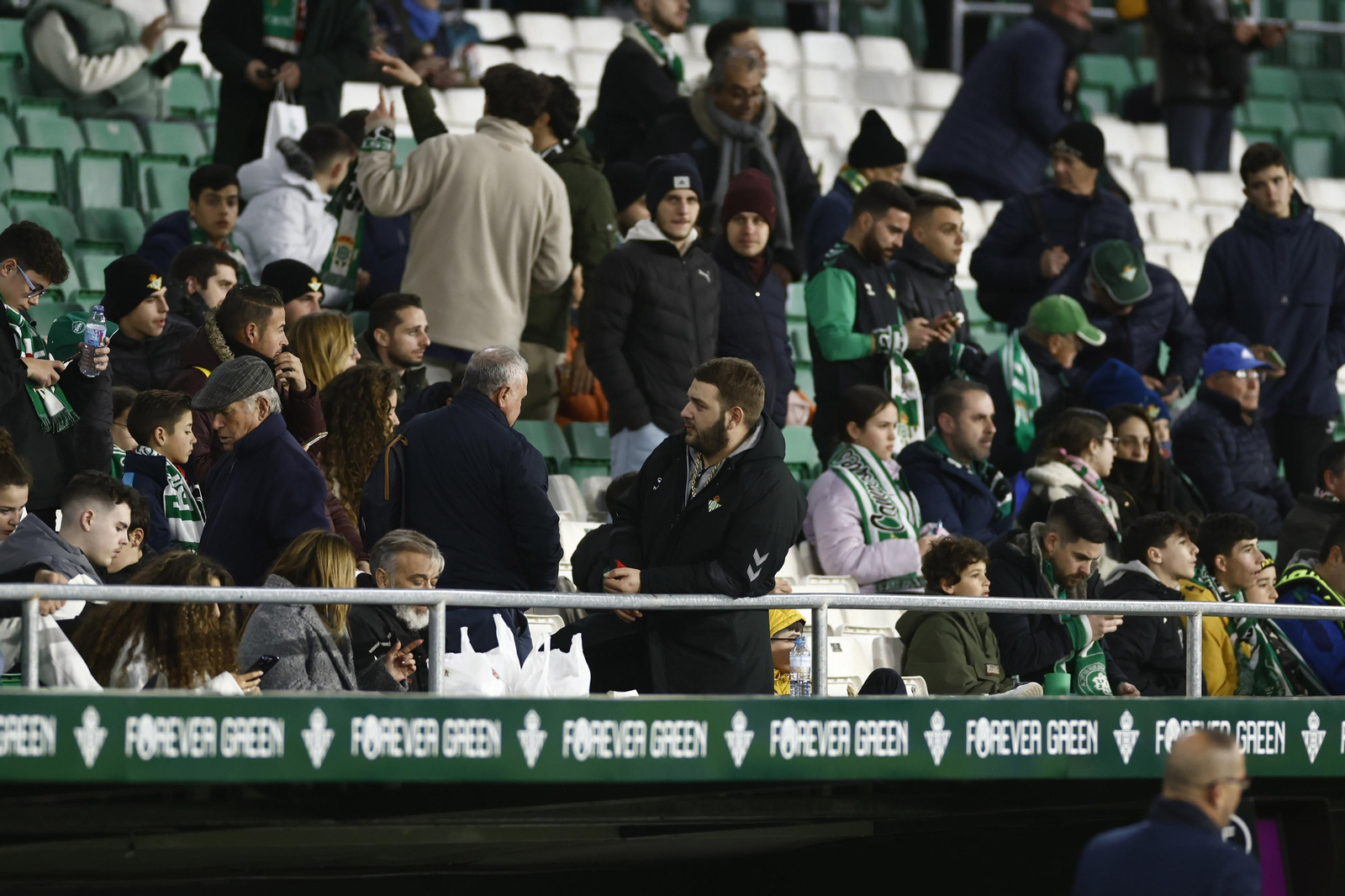 Búscate en las fotos del Betis-Osasuna