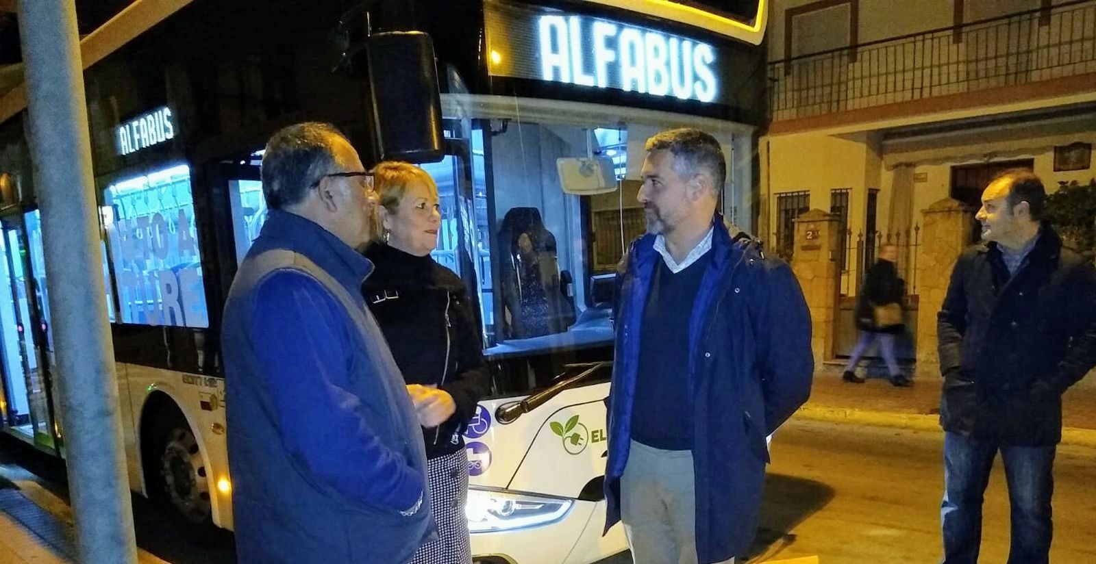 El alcalde, Javier Ruiz, en la presentación pública de las nuevas líneas del servicio de autobuses urbanos.