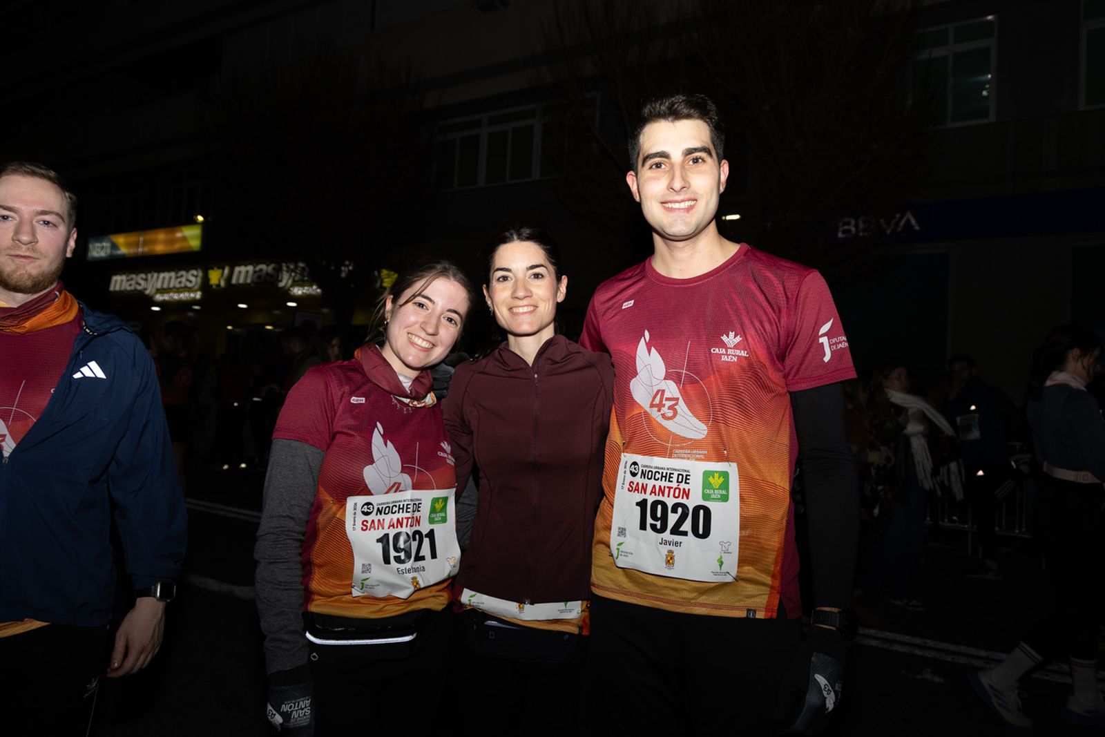 En imágenes: búscate en tu llegada a meta de la Carrera de San Antón 2026 (IV)