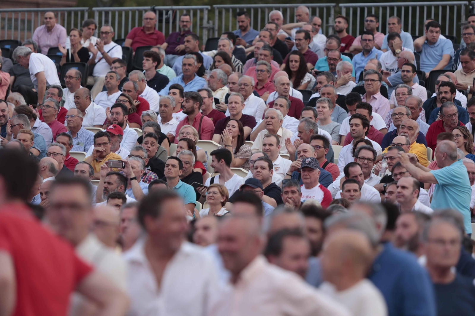 Búscate en las fotos del acto Fieles de Nervión