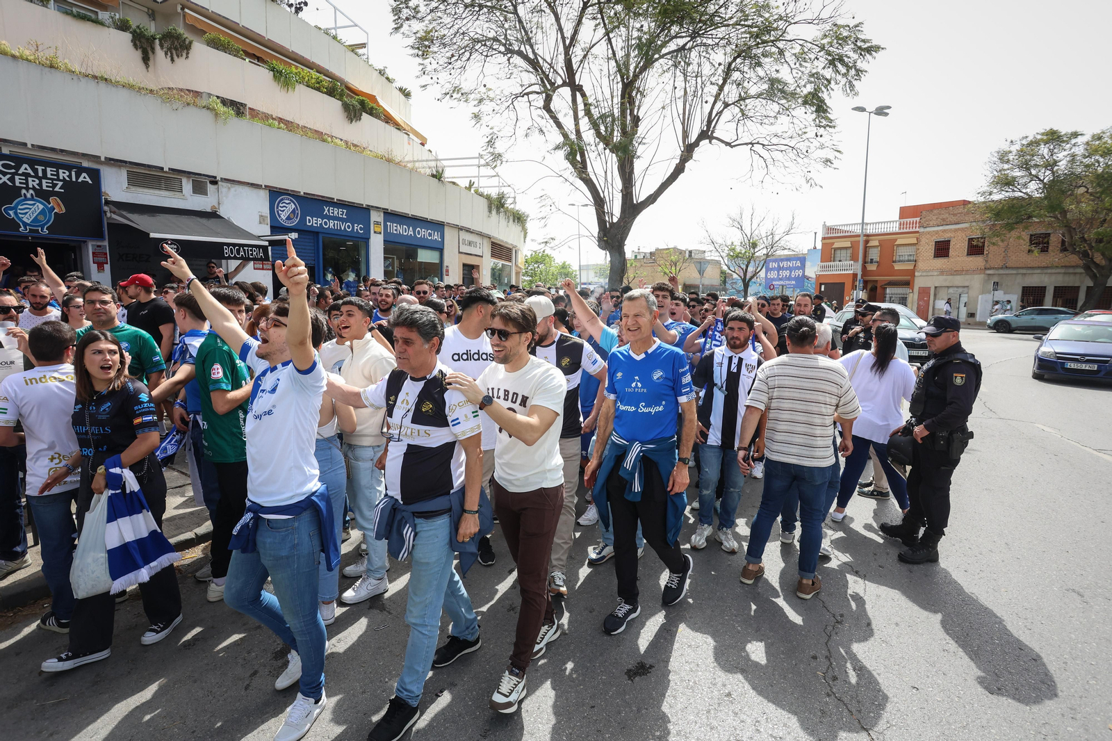 Imágenes del gran despliegue policial en Jerez durante el derbi
