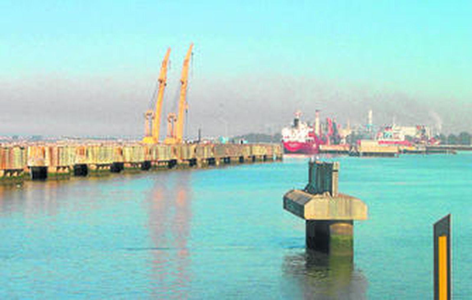 Vista general de uno de los muelles del Puerto de Huelva, en imagen de archivo.