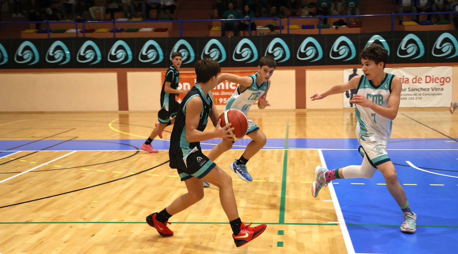 Las fotos de la primera jornada del Campeonato de Andalucía infantil masculino de baloncesto en La Línea