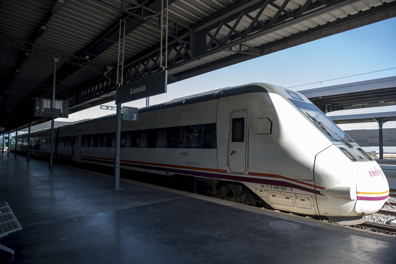 La variante permitirá la circulación de trenes de media distancia.