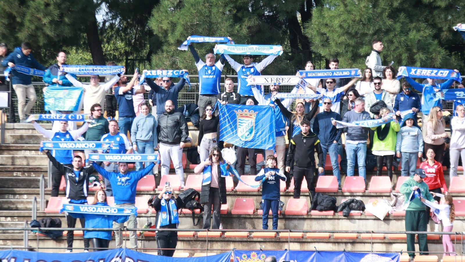 Unos 400 azulinos estuvieron desplazados a Estepona.