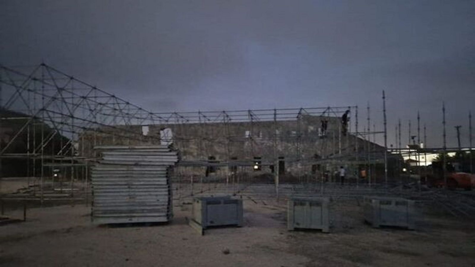 Montaje del escenario del Zahara  Indie, en una foto de la organización.