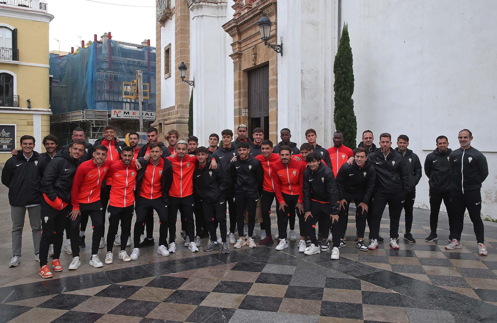 La ofrenda floral del Algeciras CF a la Virgen de la Palma, en imágenes