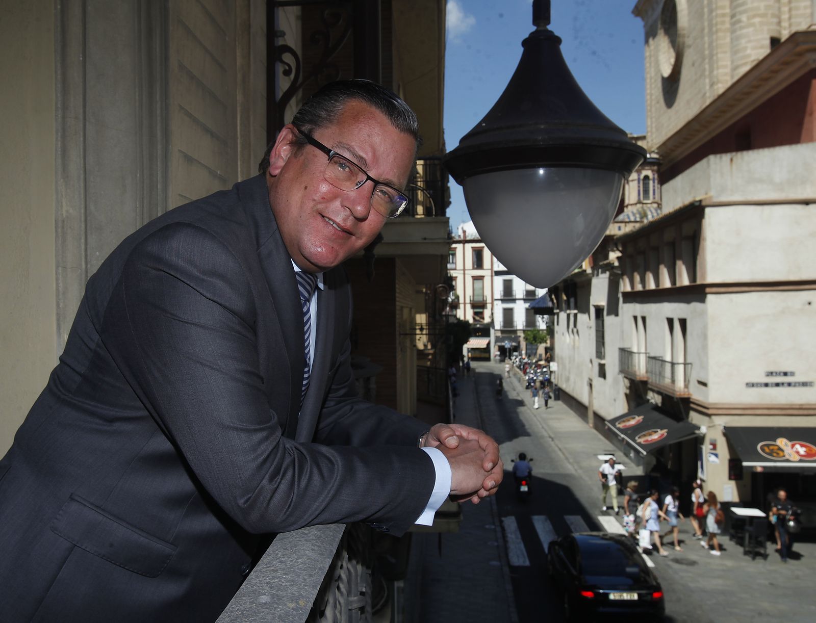 Gonzalo Pérez de Ayala en su despacho profesional.