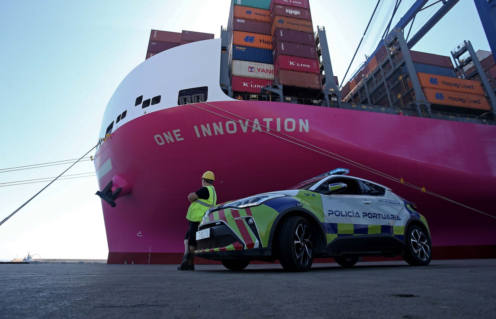 Fotos de la visita del buque ' One Innovation', el tercer portacontenedores más grande del mundo, en Algeciras