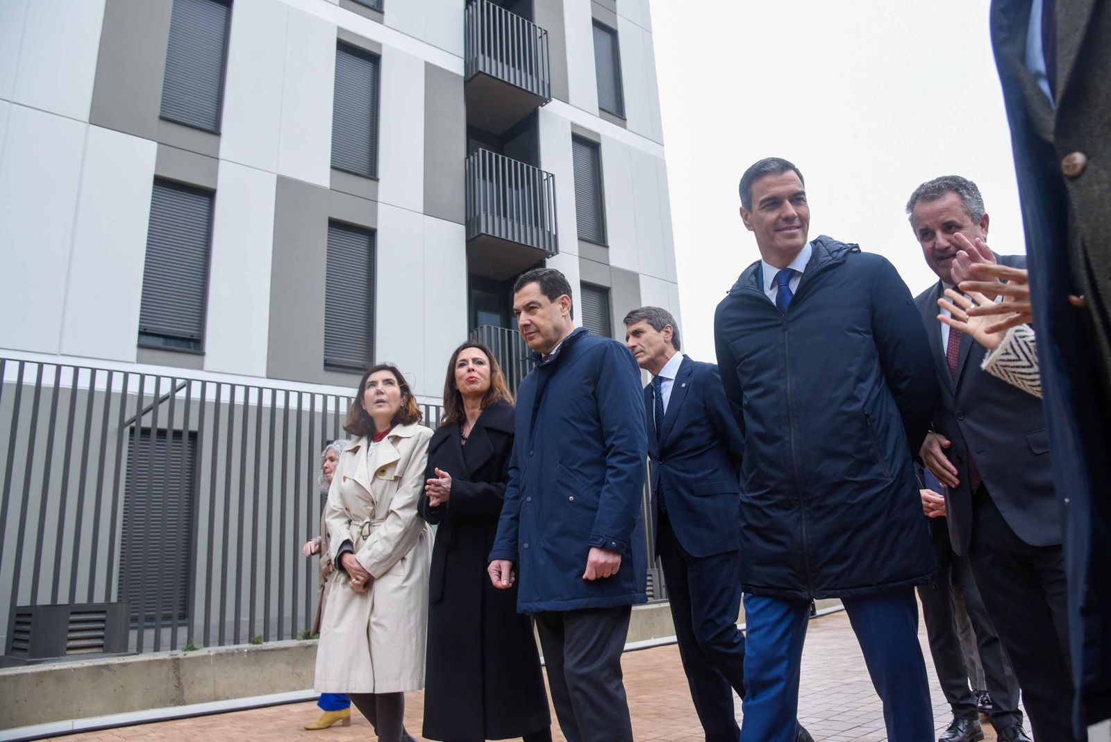 Pedro Sánchez y autoridades preside el acto de entrega de llaves promoción de vivienda pública de alquiler asequible en Sevilla