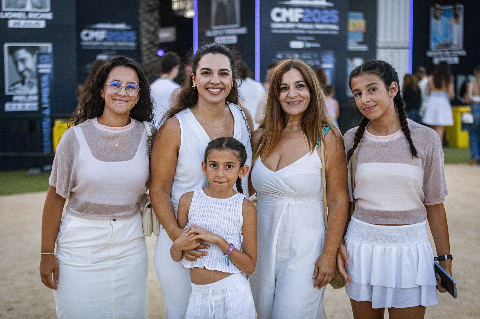 Búscate en el concierto de Emilia en el Concert Music Festival