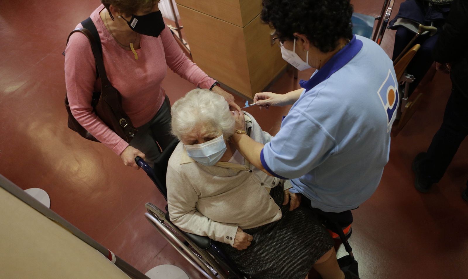 El virus seguirá conviviendo en la sociedad durante dos o tres años más