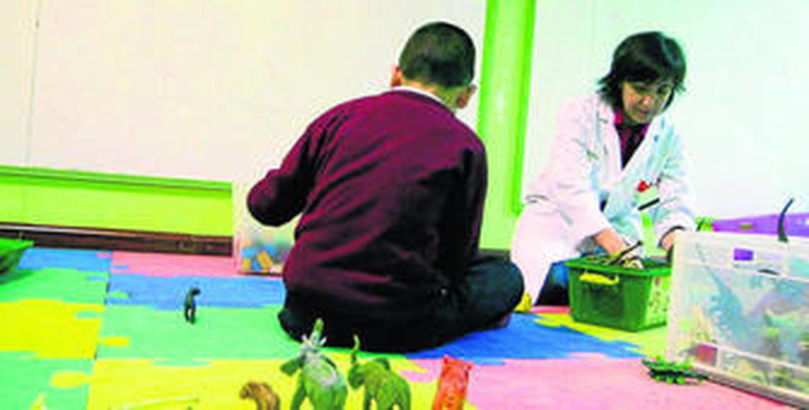 Juegos en una sala de la Unidad de Salud Mental Infanto-Juvenil  de un hospital de día.