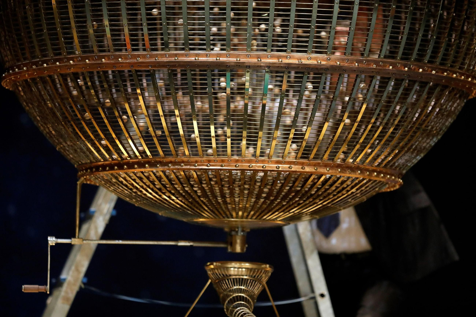 Las imágenes del comienzo del Sorteo Extraordinario de Navidad en el Teatro Real