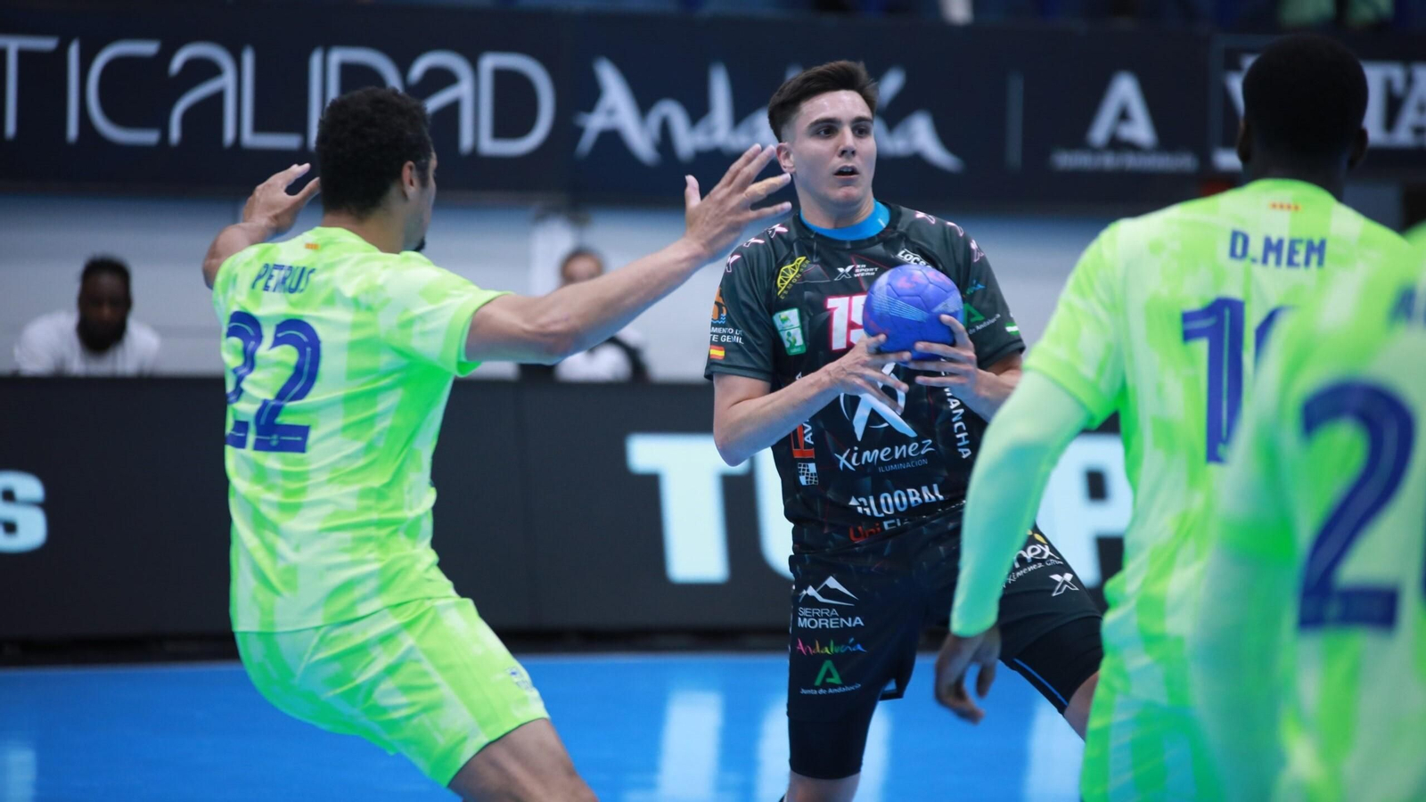 Lucas Aizen circula la bola en la última visita del Barça al Ángel Ximénez.