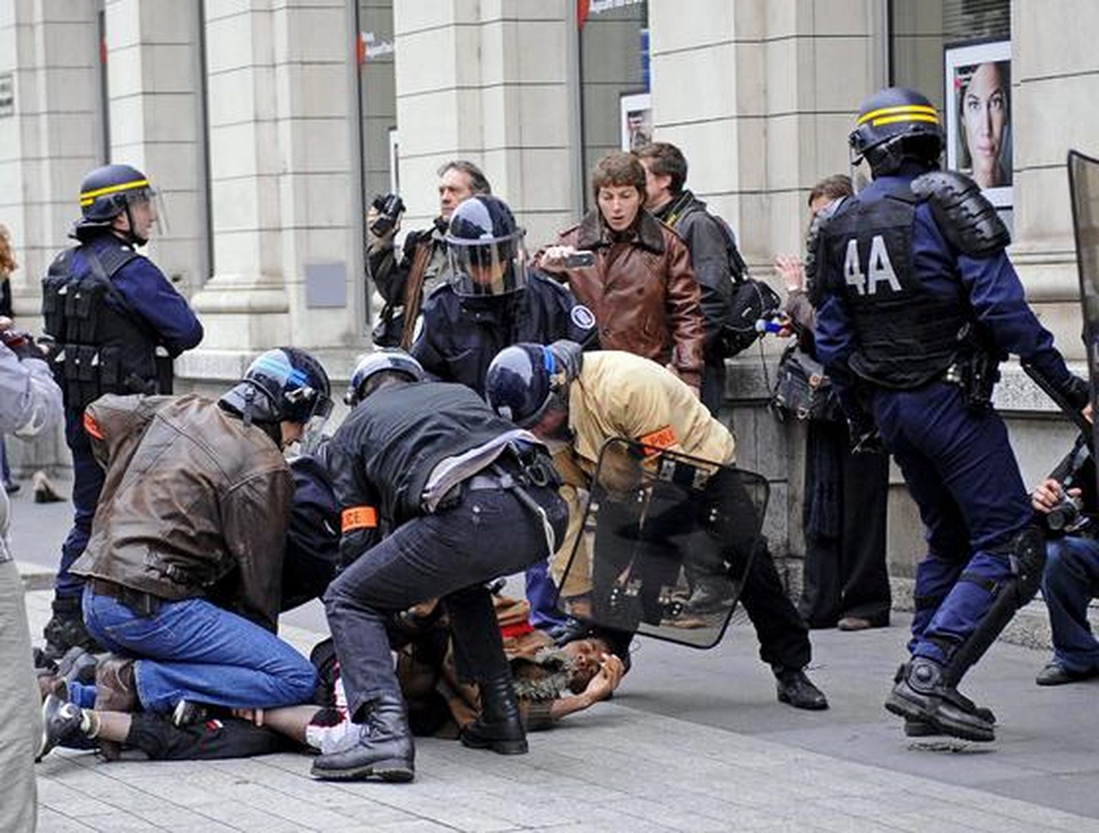 Los franceses se echan a la calle para que Sarkozy no eleve la edad de jubilación.

Foto: EFE