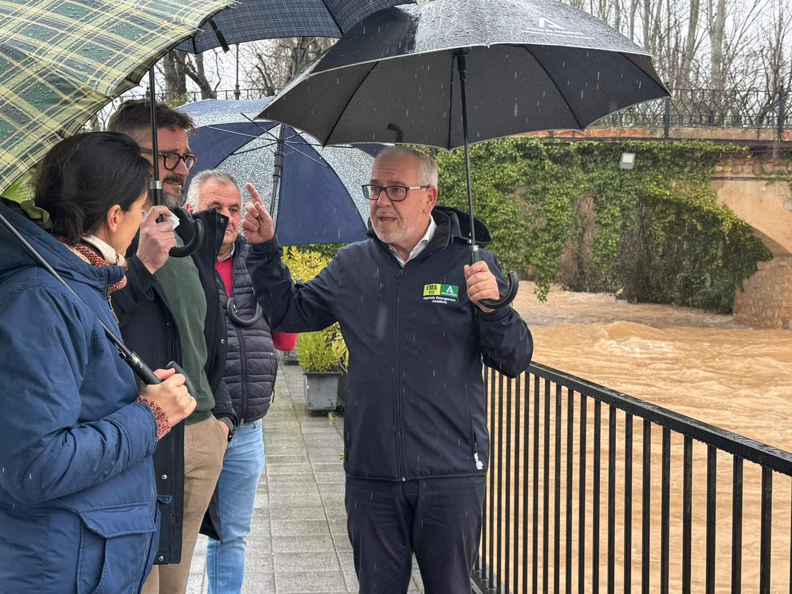 El delegado del Gobierno, Jesús Estrella, junto al alcalde de Villacarrillo.