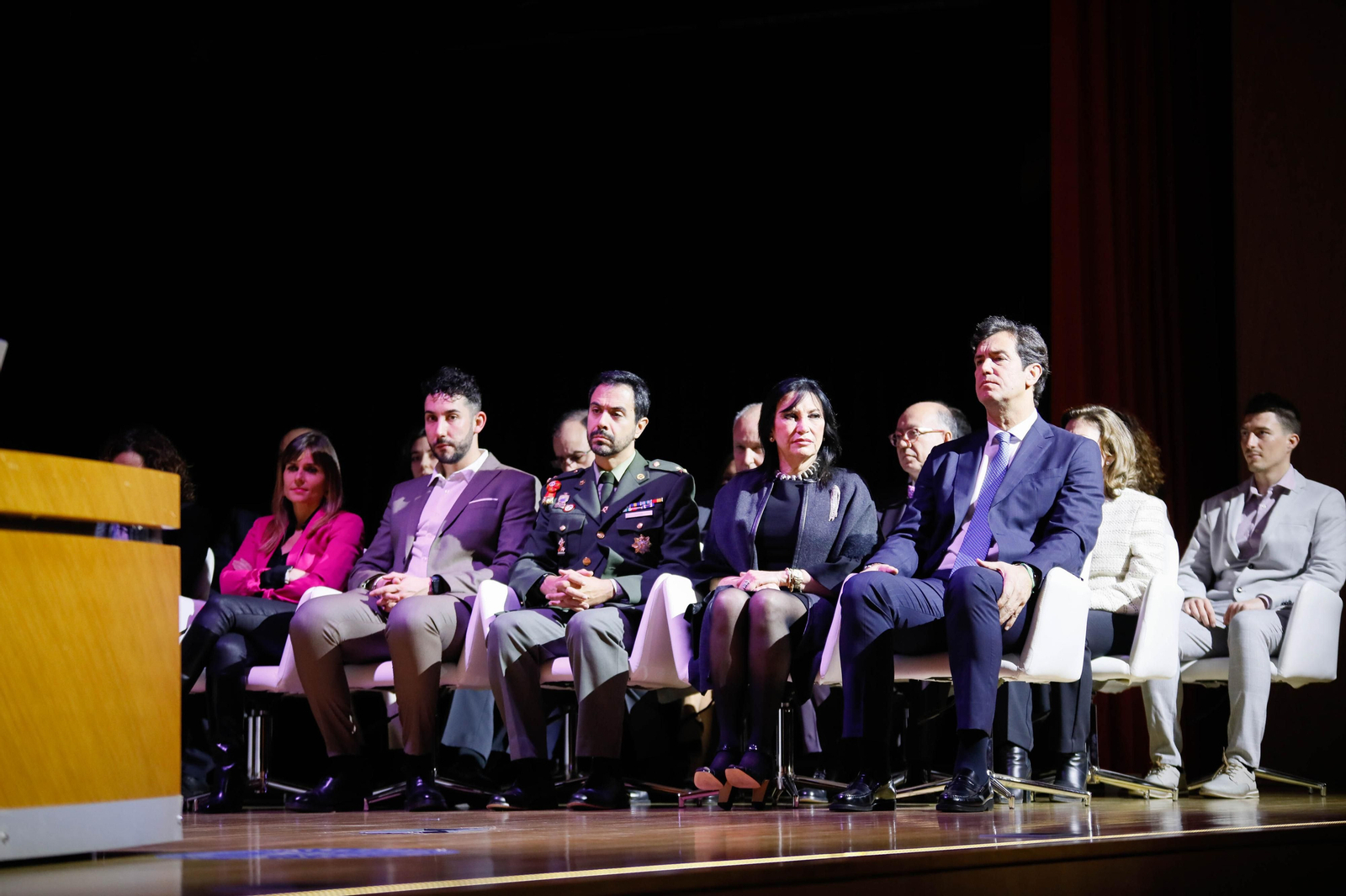 Imágenes del acto de reconocimiento a antiguos alumnos y amigos de honor en la UAL