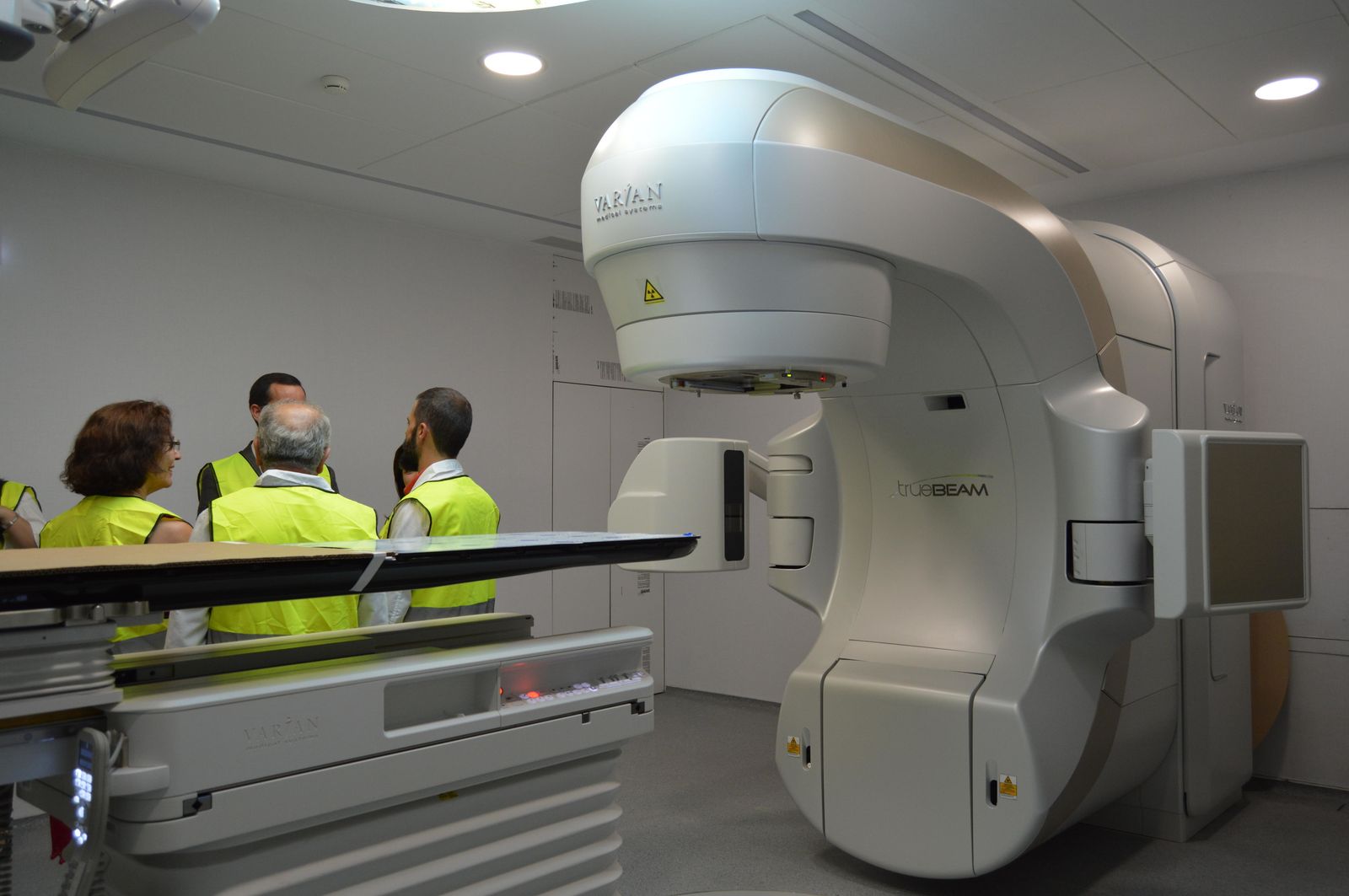 El tercer acelerador lineal que en este momento instalan en el Hospital Torrecárdenas de la capital.