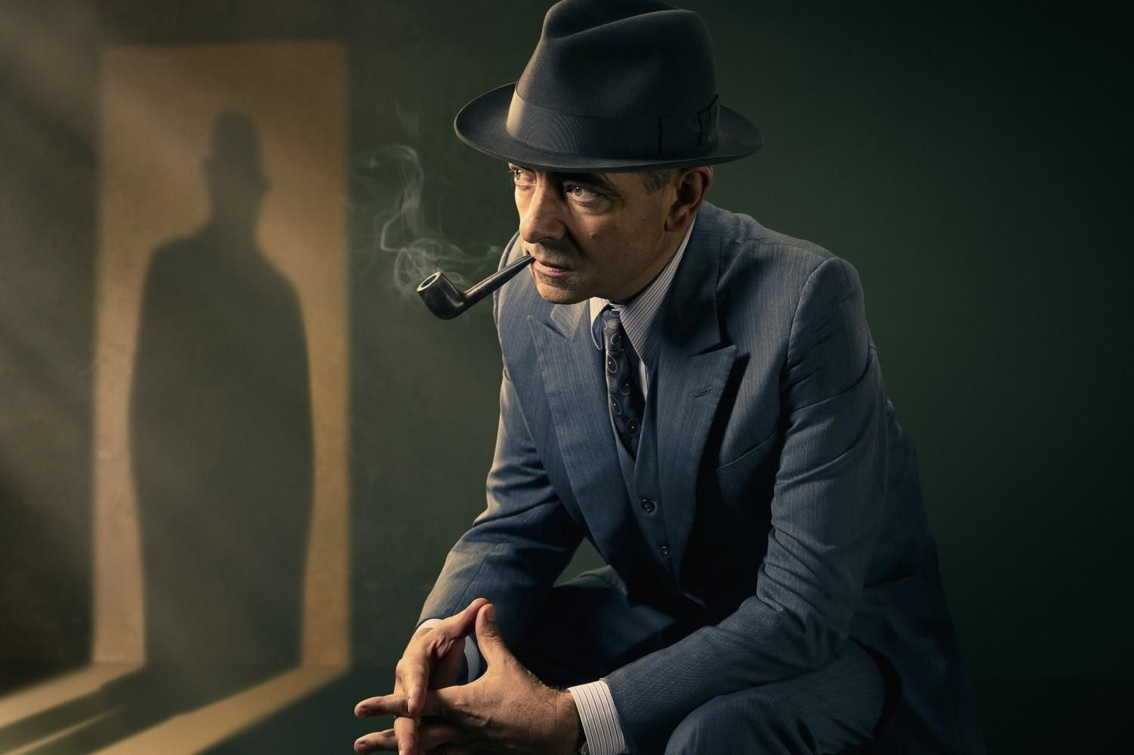 Rowan Atkinsons caracterizado como Maigret