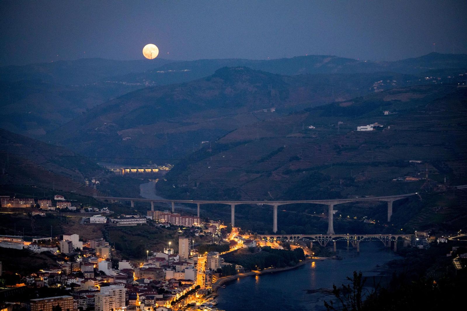 La Superluna azul captada en diferentes partes del planeta: un disfrute visual de la Luna del Esturión