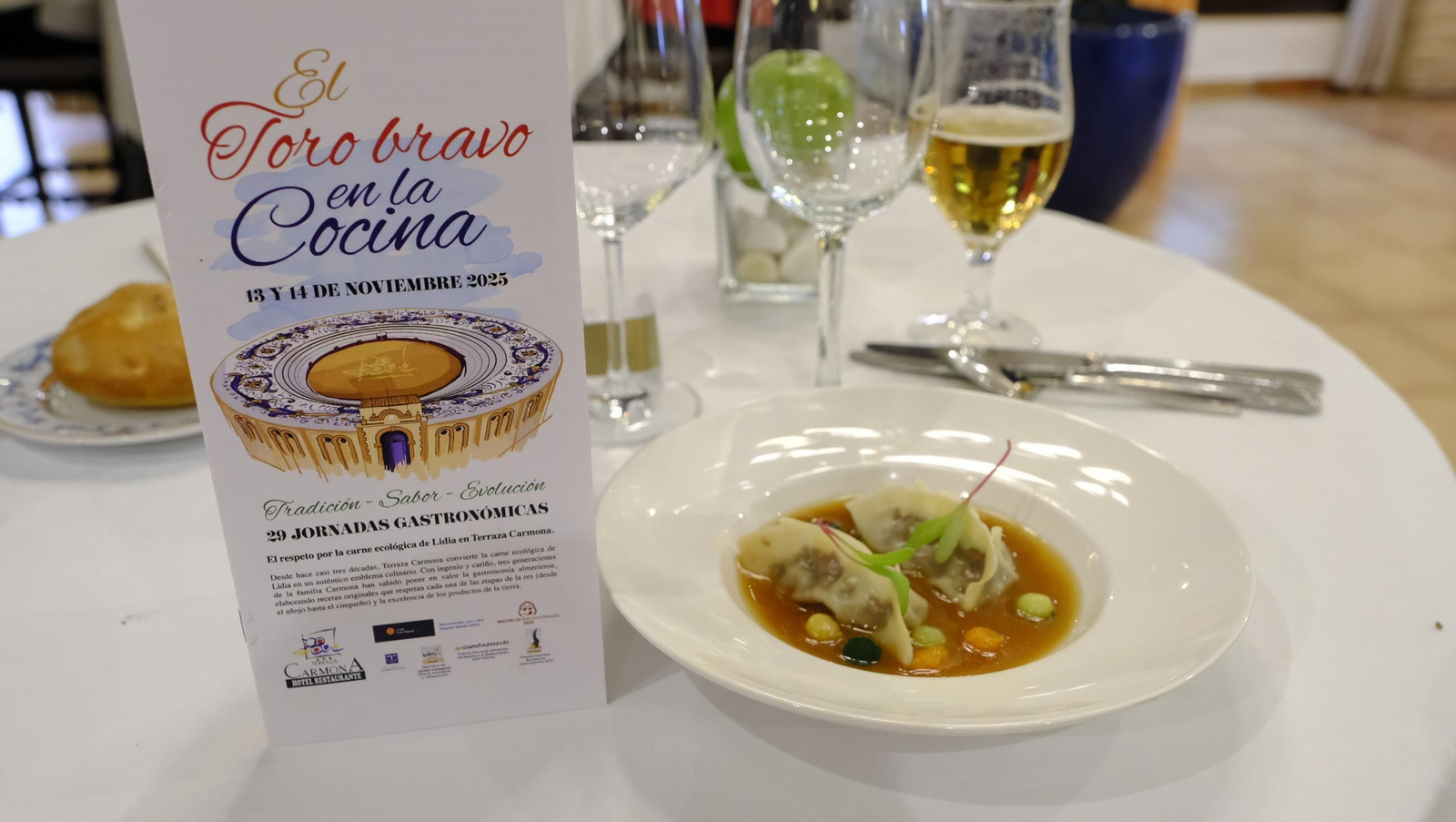 Las imágenes de las Jornadas Gastronómicas El Toro Bravo en la Cocina, en la Terraza Carmona de Vera