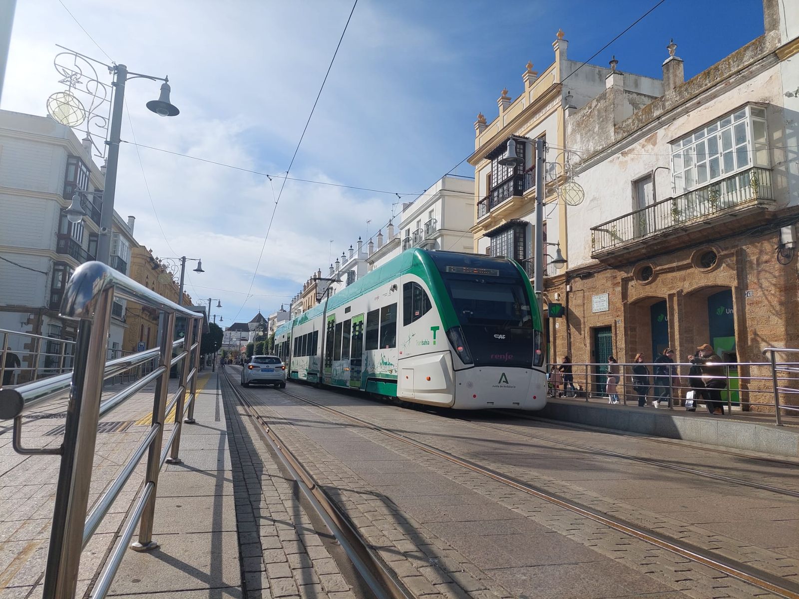Imagen de la calle Real, vía principal de la ciudad y eje sobre el que se articula la Zona de Bajas Emisiones.