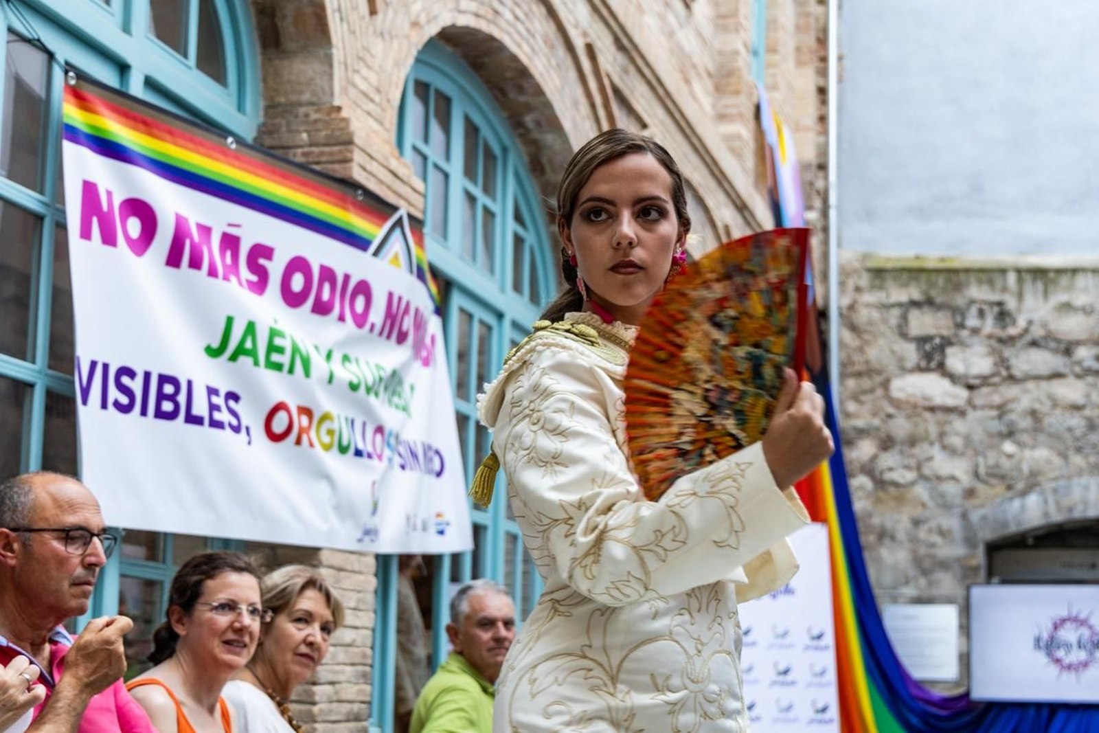 Alberto Batres, el diseñador jiennense presenta sus creaciones en el evento en el que se aborda cómo performar el género a través de la moda
