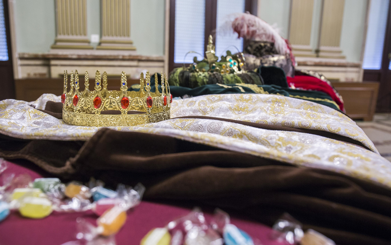 Los Reyes Magos recorrerán mañana Huelva a partir de las 21:00 en coches descapotables