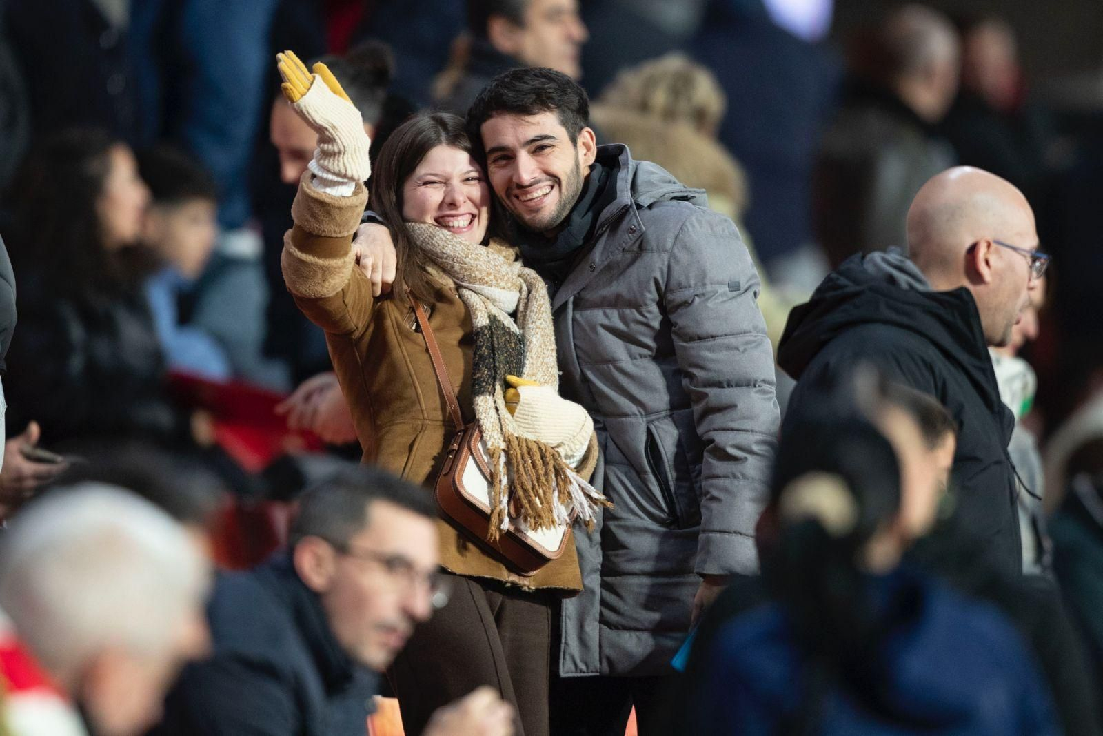 Encuéntrate en la grada de Los Cármenes durante el Granada-Córdoba