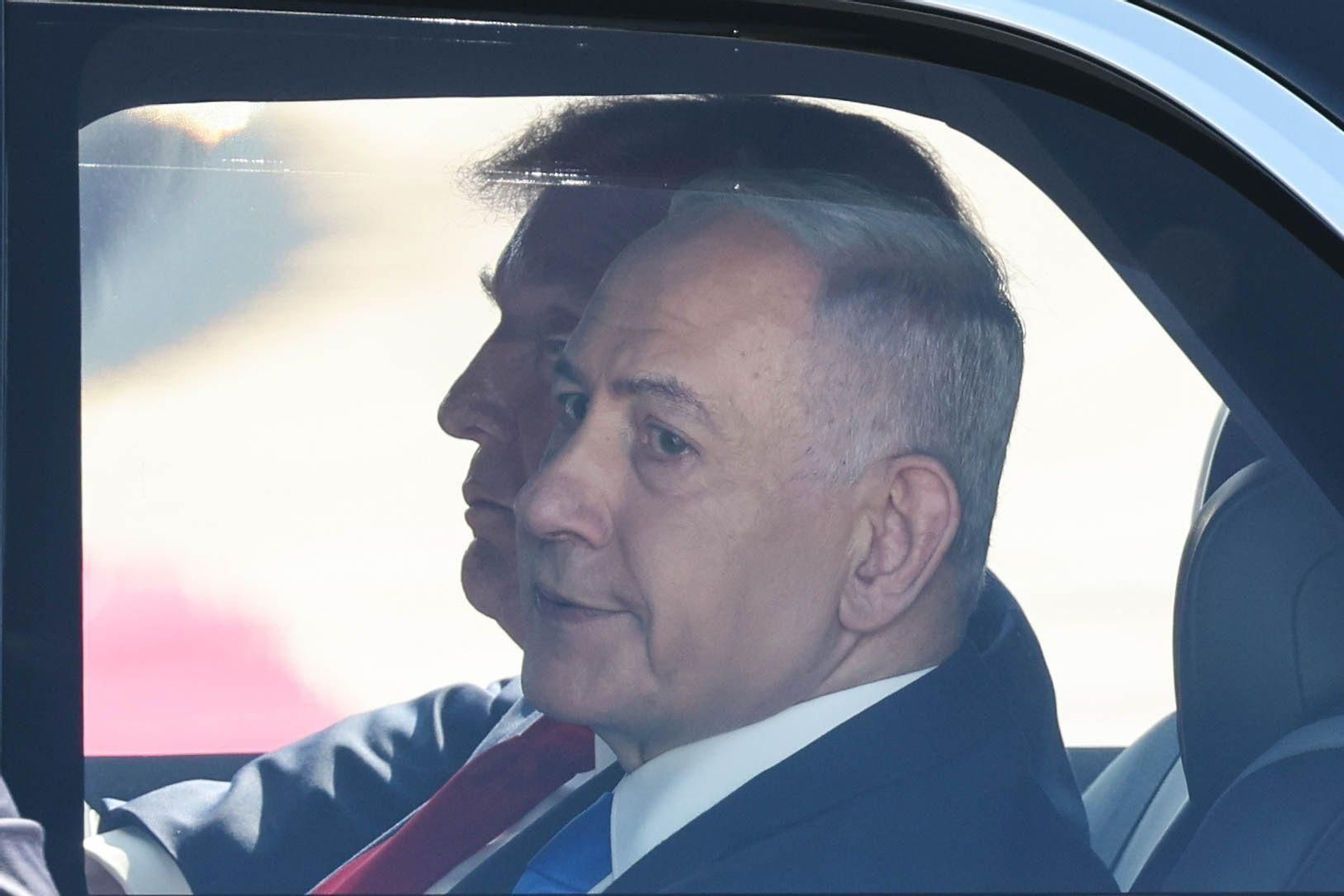 El presidente de Estados Unidos, Donald Trump, y el primer ministro de Israel, Benjamin Netanyahu, en un coche oficial.