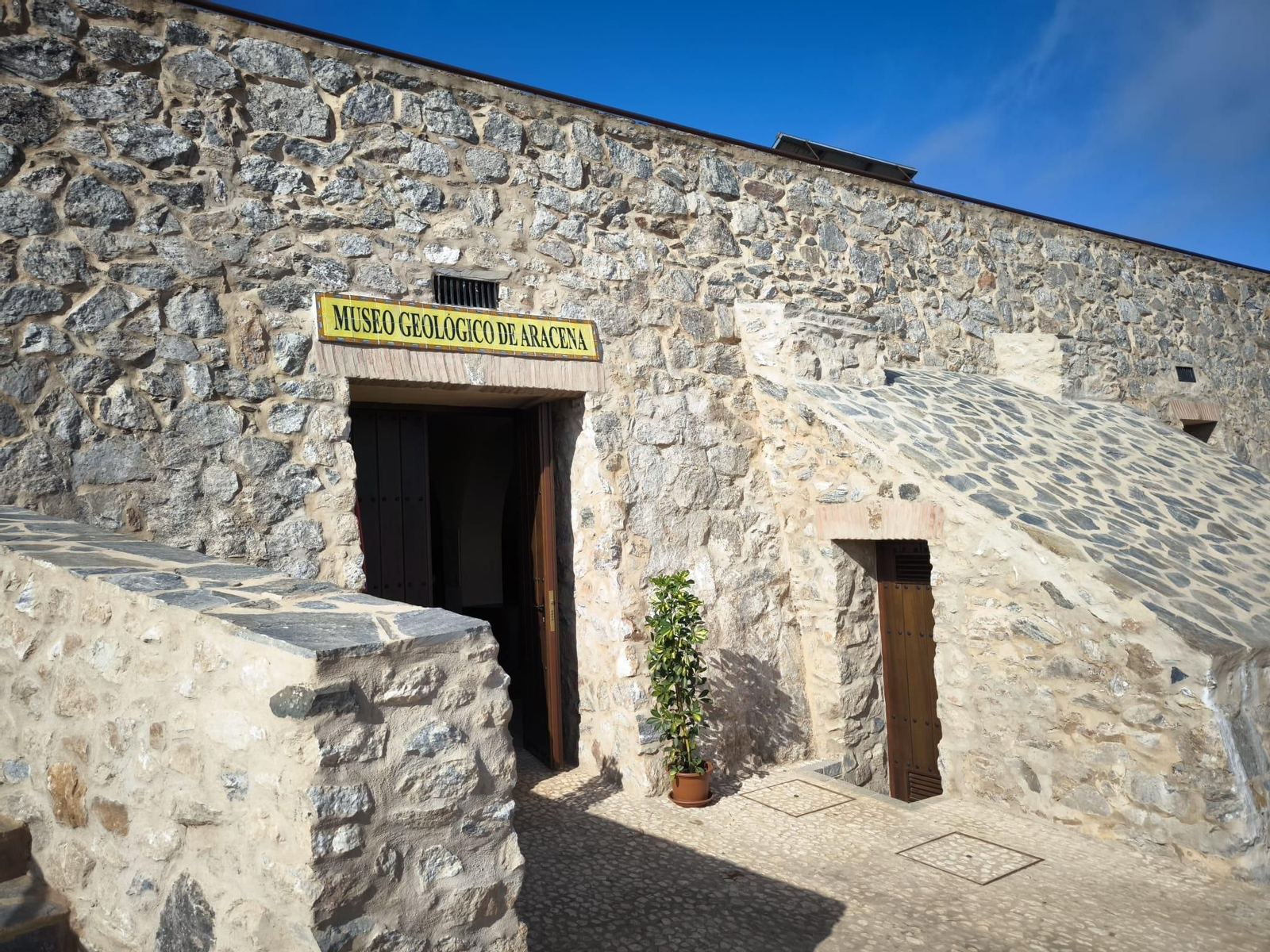 Así es el nuevo museo que acaba de abrir en Aracena: Está a los pies del castillo y tiene una sala única en Europa Así es el nuevo museo que acaba de abrir en Aracena: Está a los pies del castillo y tiene una sala única en Europa