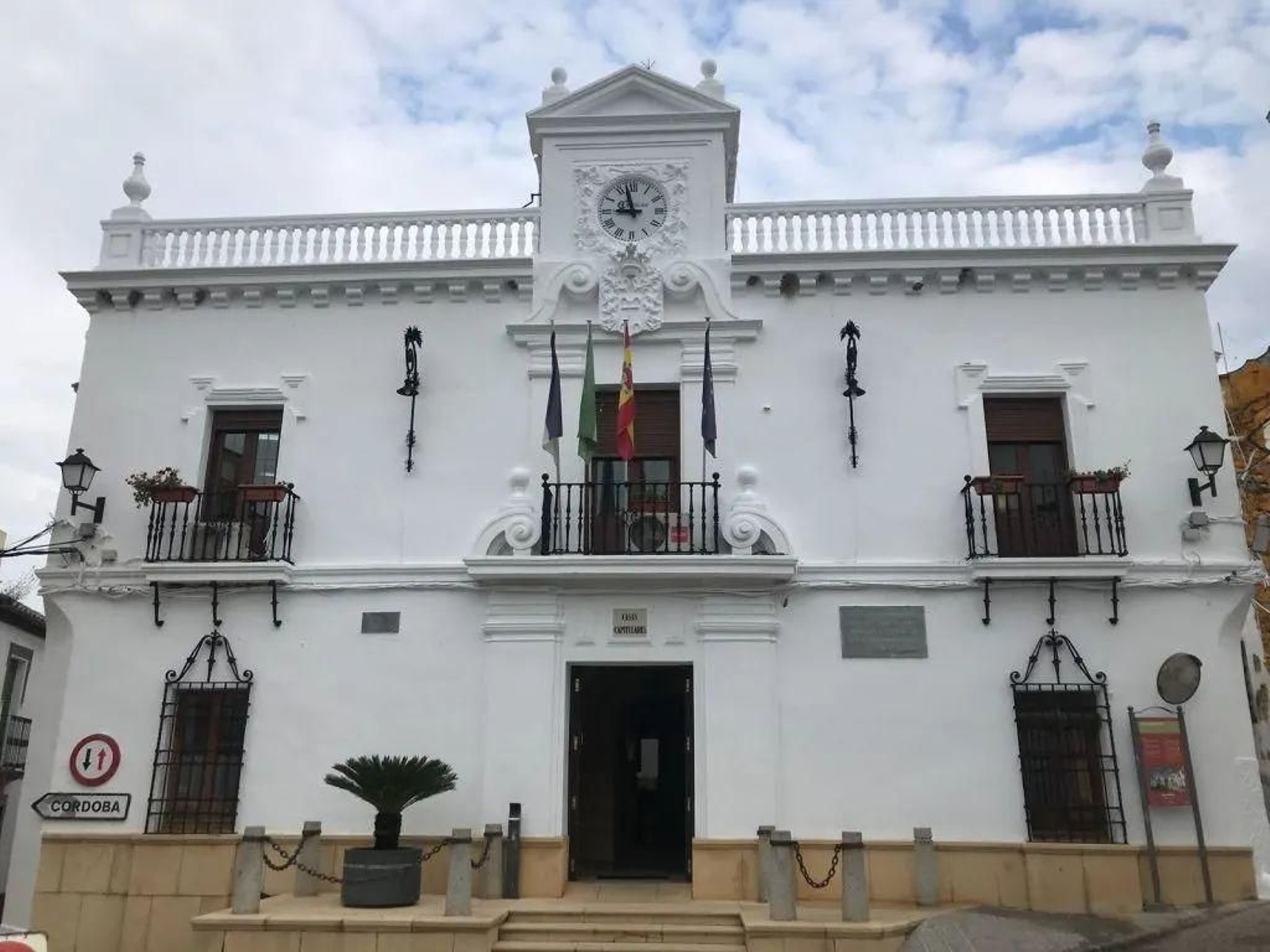 Fachada de el Ayuntamiento de Hornachuelos.