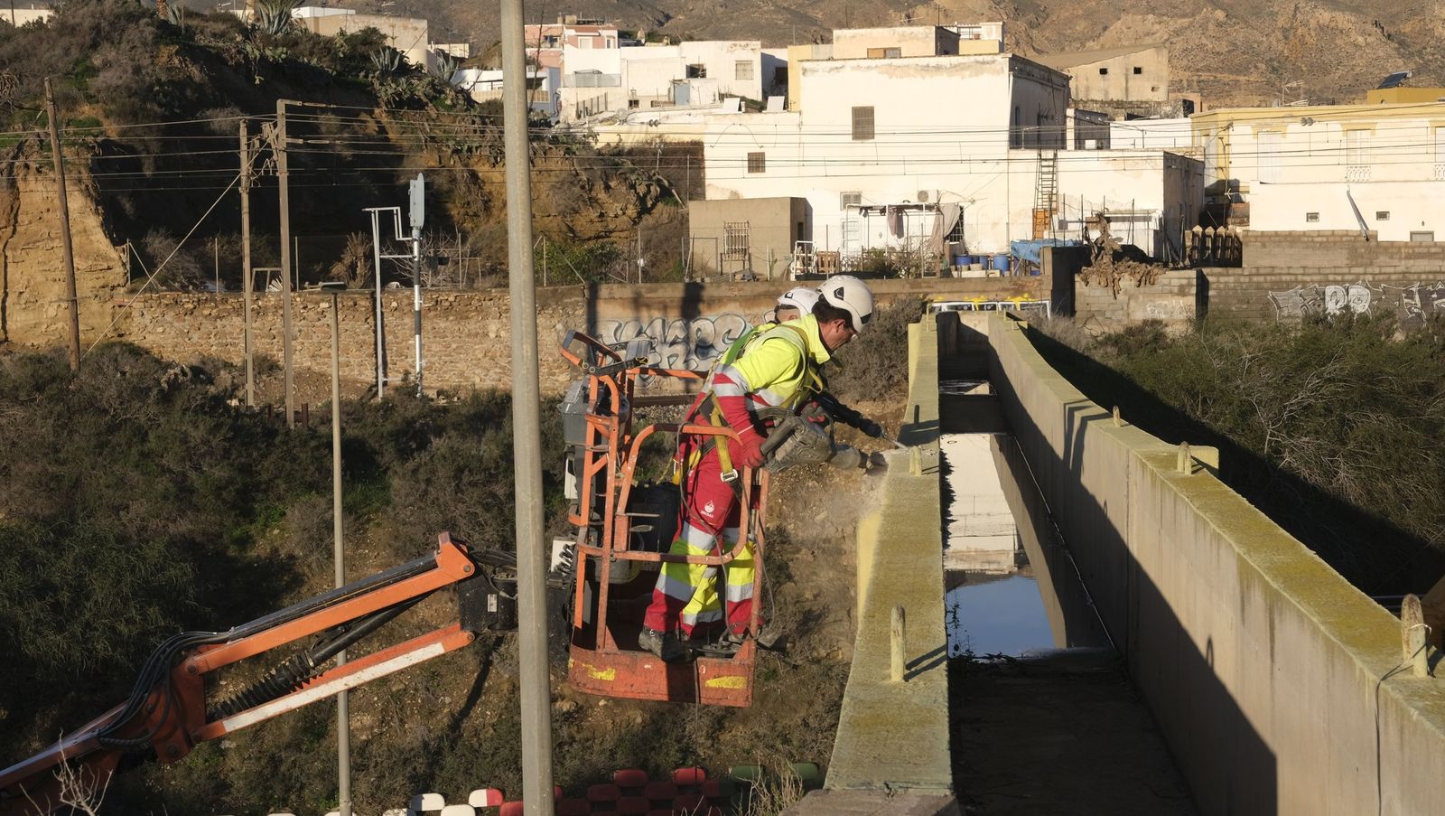 El acueducto de Huércal de Almería ya es historia, en fotos