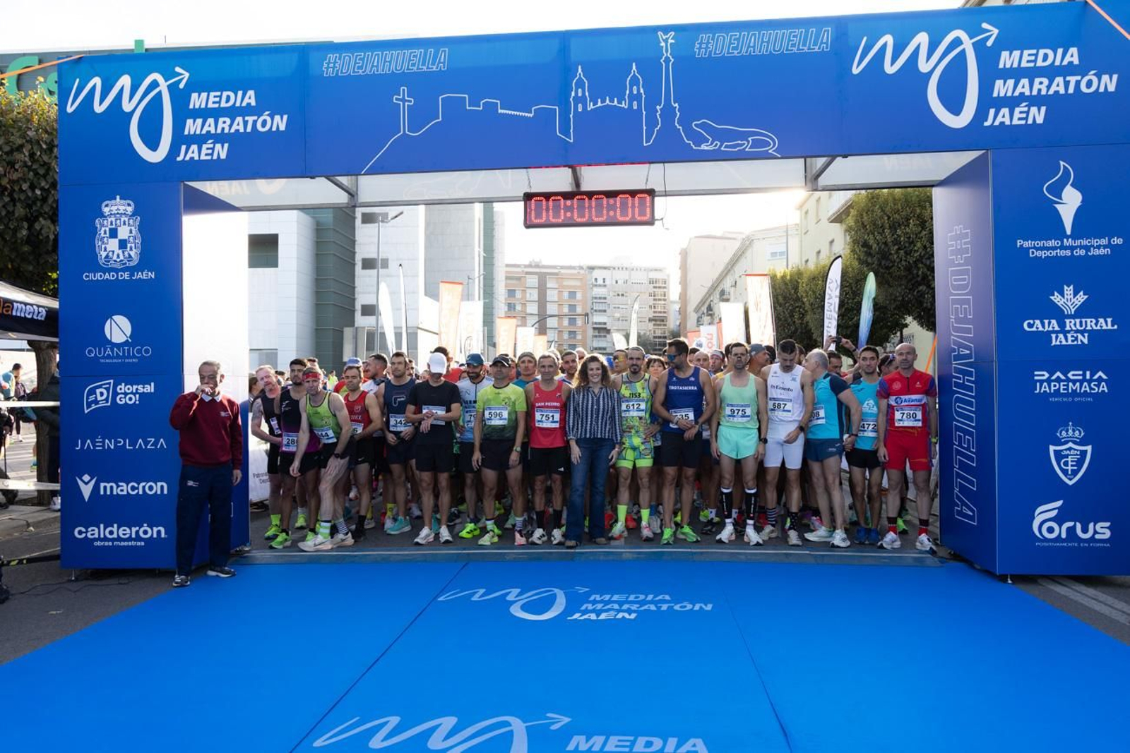En imágenes: multitudinaria e histórica XXIX Media Maratón 'Ciudad de Jaén' y 10k en memoria de Paco Manzaneda (2)