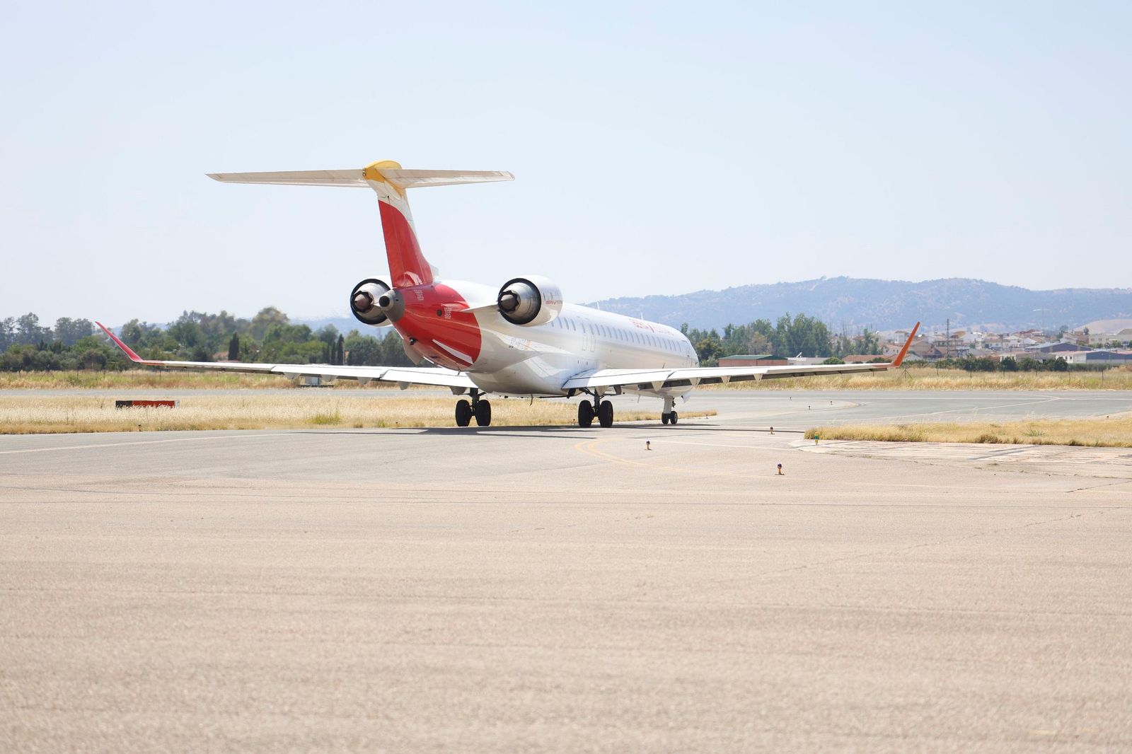 Los primeros vuelos comerciales en el aeropuerto de Córdoba, en fotografías