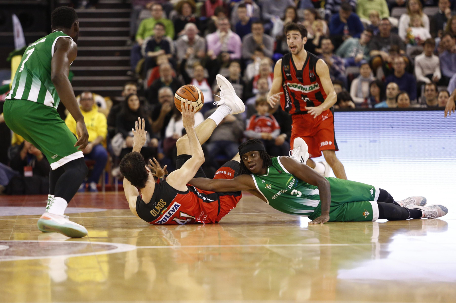 A pesar de la diferencia los dos equipos jugaron con mucha intensidad