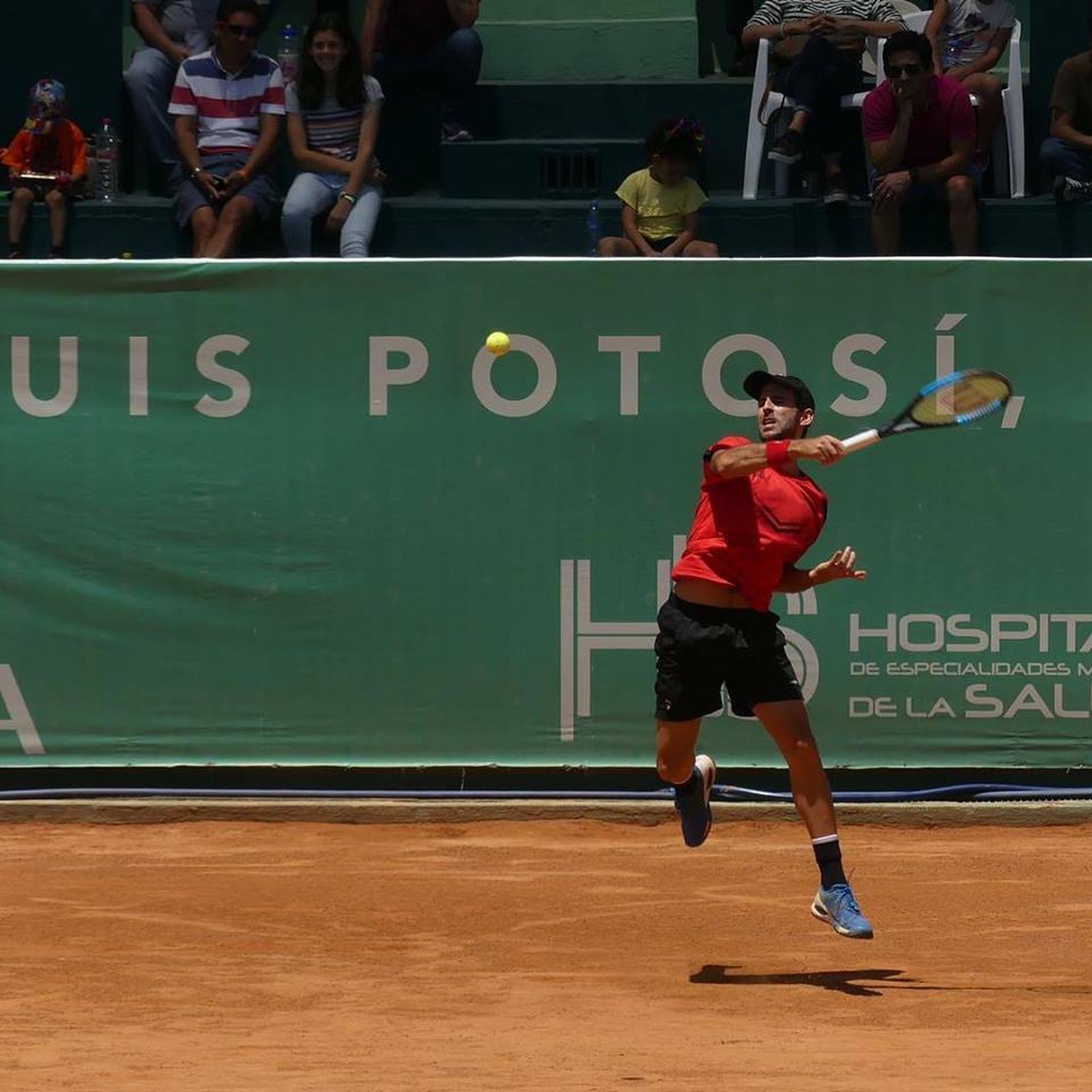 Adrián Menéndez, durante un partido.