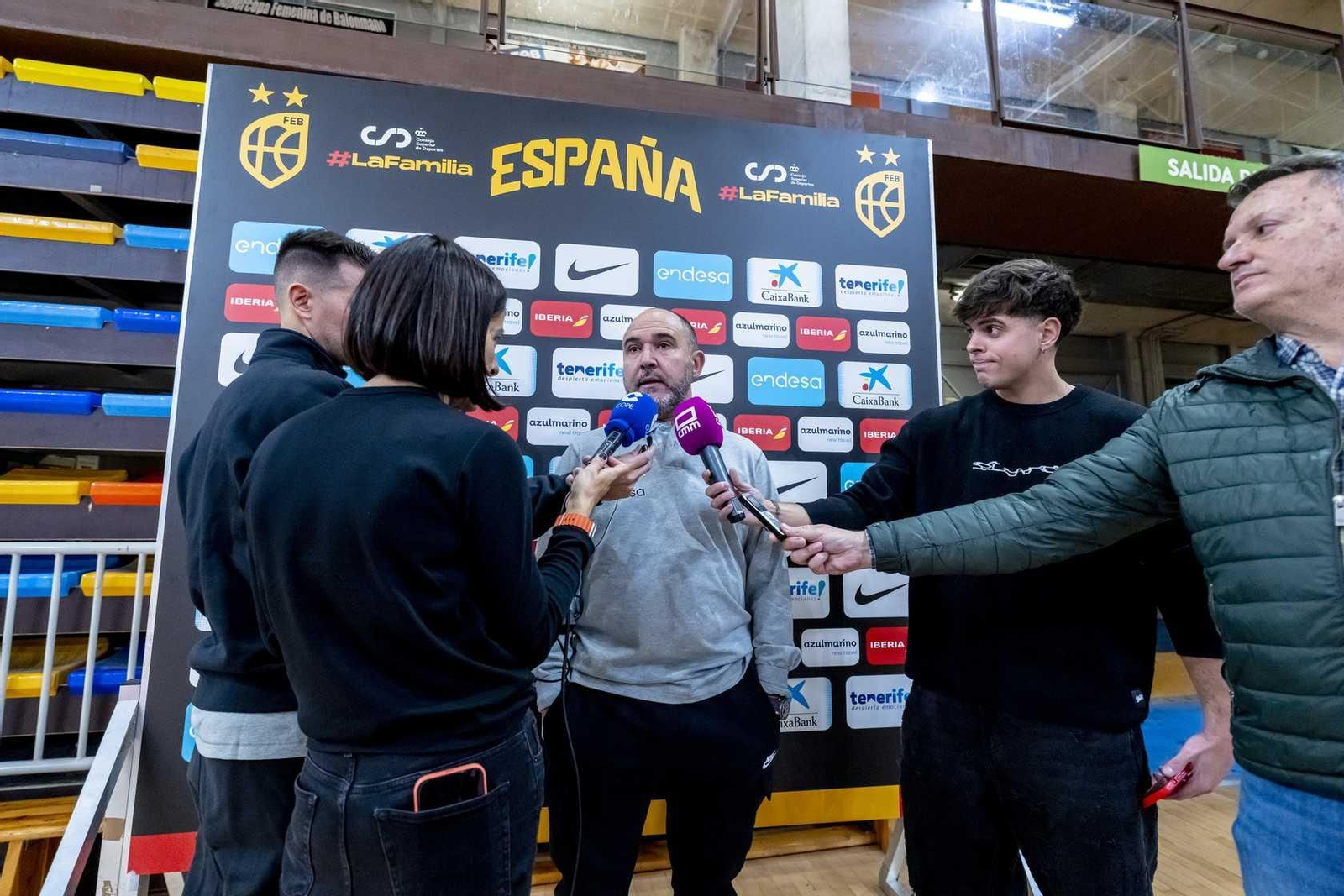 Alberto Díaz, Francis Alonso y Paco Aurioles, en la primera España de Chus Mateo
