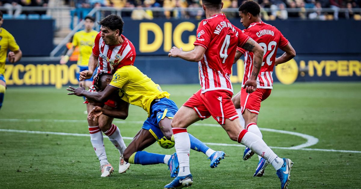El Cádiz CF vuelve a la casilla de salida
