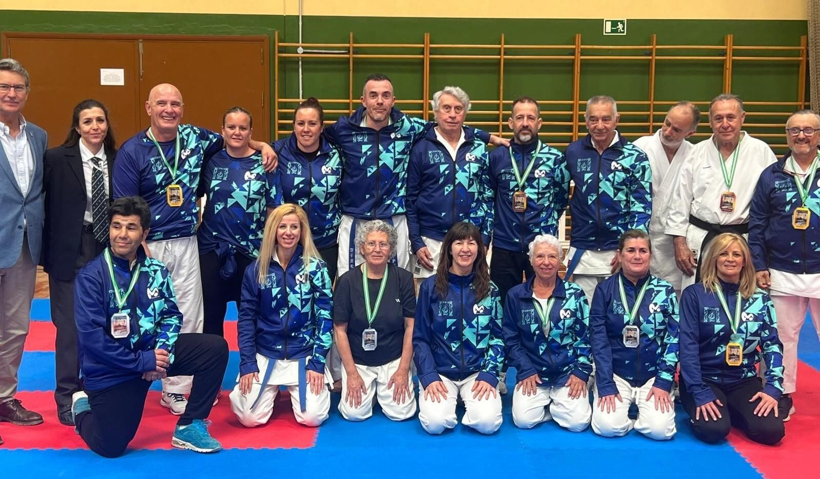 Los veteranos del Dakentai lograron trece medallas en El Puerto.