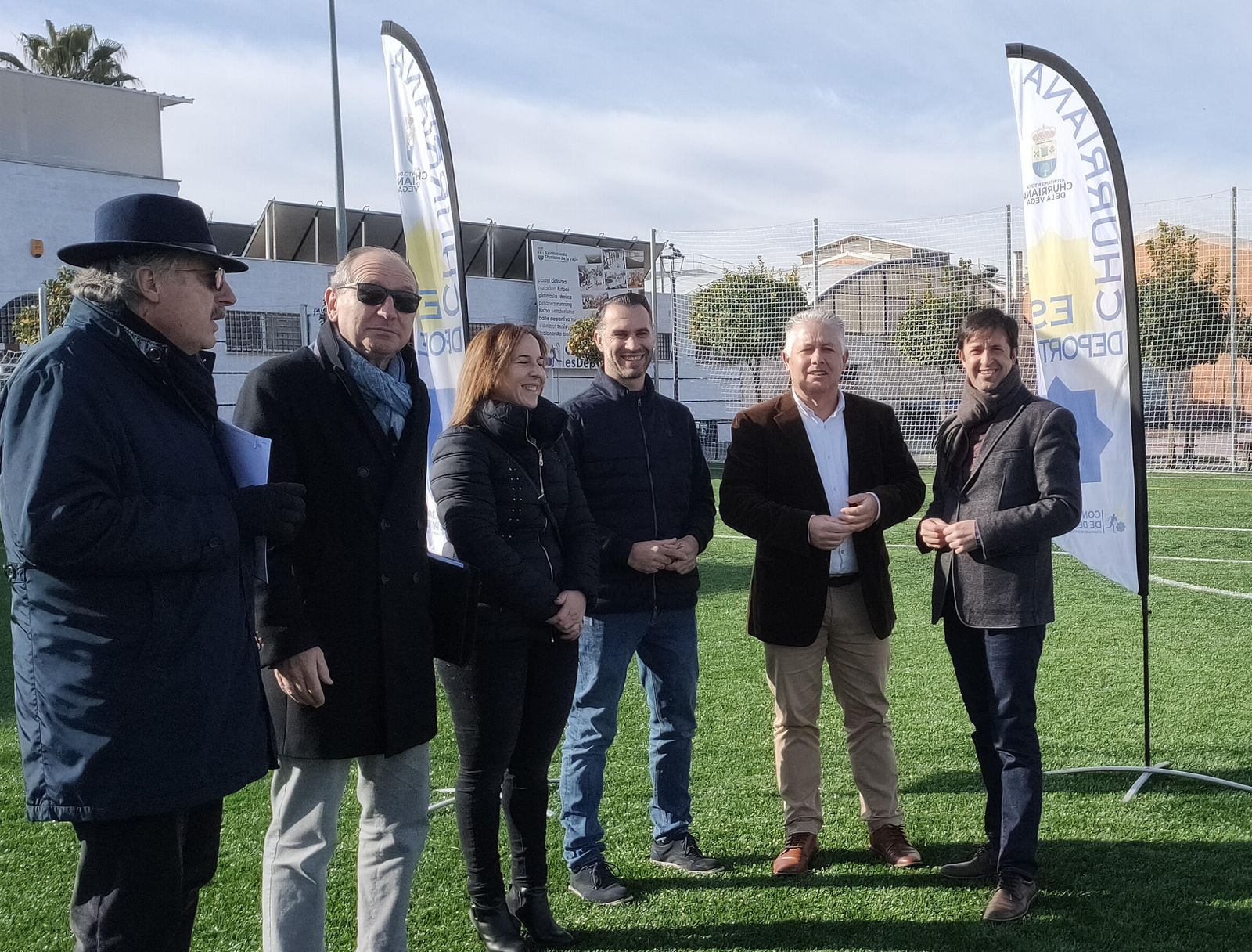 Las autoridades en el campo de Churriana de la Vega.