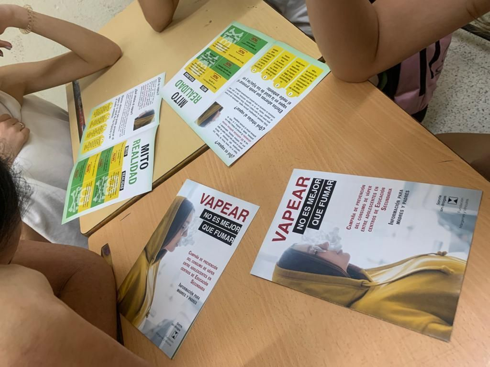 Los folletos de la campaña de Márgenes y Vínculos.