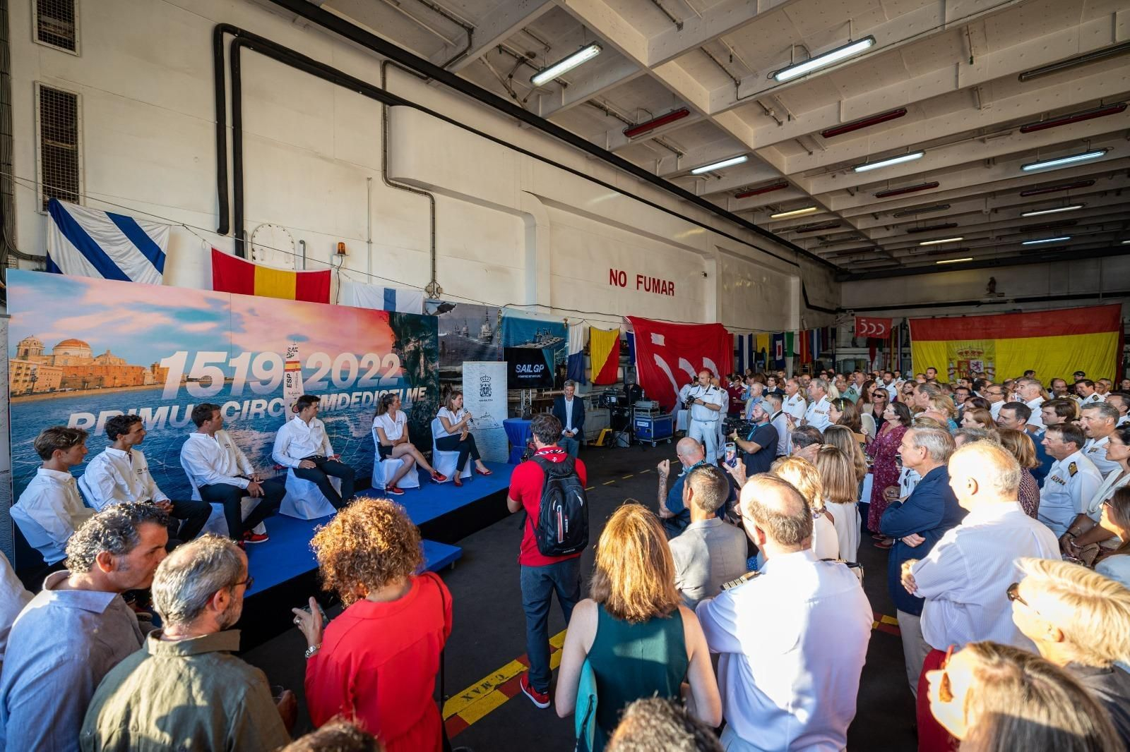Presentación del equipo español de SailGP en el buque 'Galicia' en Cádiz.